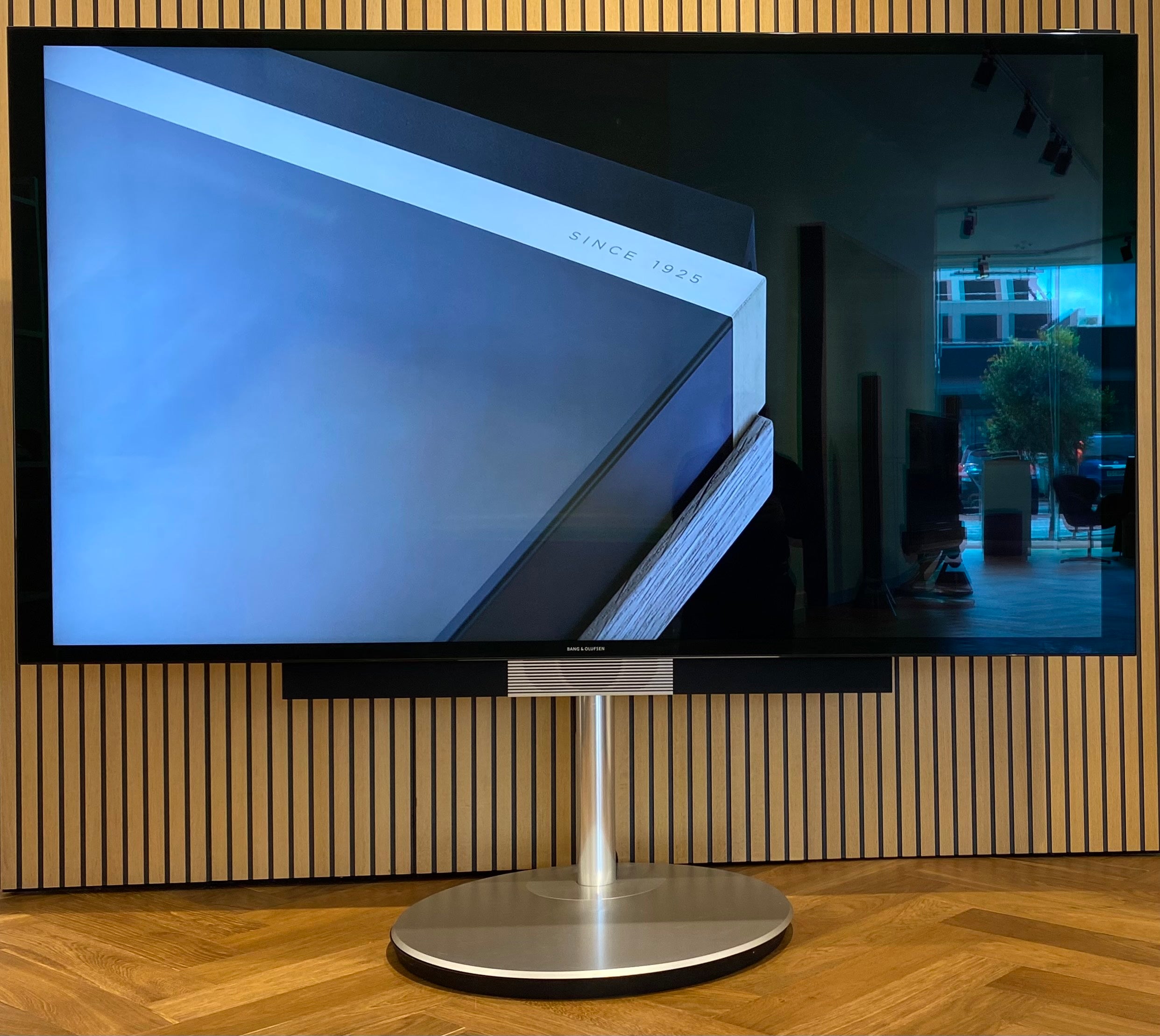 Beovision Avant 85 (Pre-Loved) – Bang & Olufsen Auckland