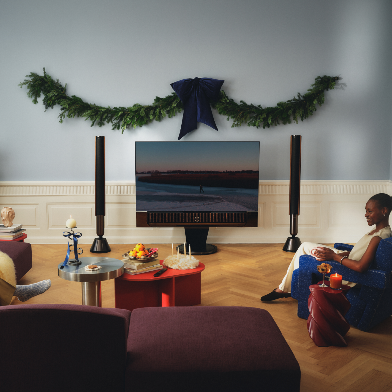 Beolab 28 on Floor Stand (Ex-Demo 2 Years Warranty)